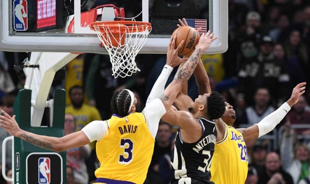 NBA传闻：雄鹿队或将安东尼·戴维斯列入交易目标名单